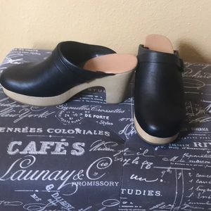 Old Navy Slip on Heeled Clogs